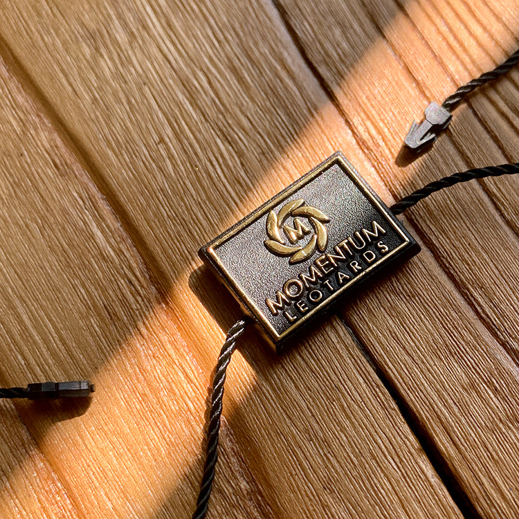 Custom Logo Clothing Hang Tag Plastic String Tag – Garment Branding