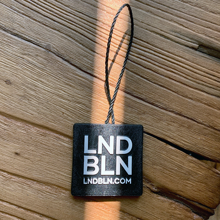 Custom Logo Clothing Hang Tag Plastic String Tag – Garment Branding